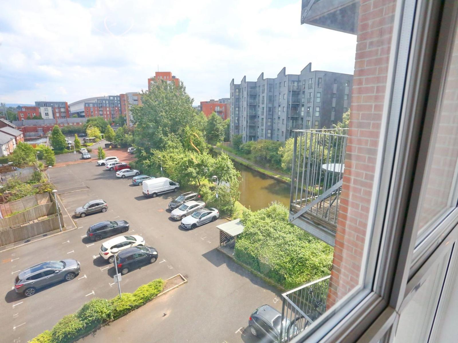 New Refurb Mins From Coop Man Park For Free Pass The Keys Apartment Manchester