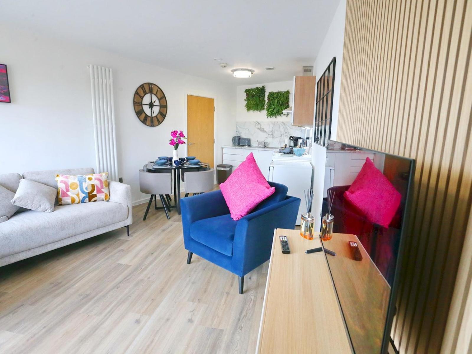 New Refurb Mins From Coop Man Park For Free Pass The Keys Apartment