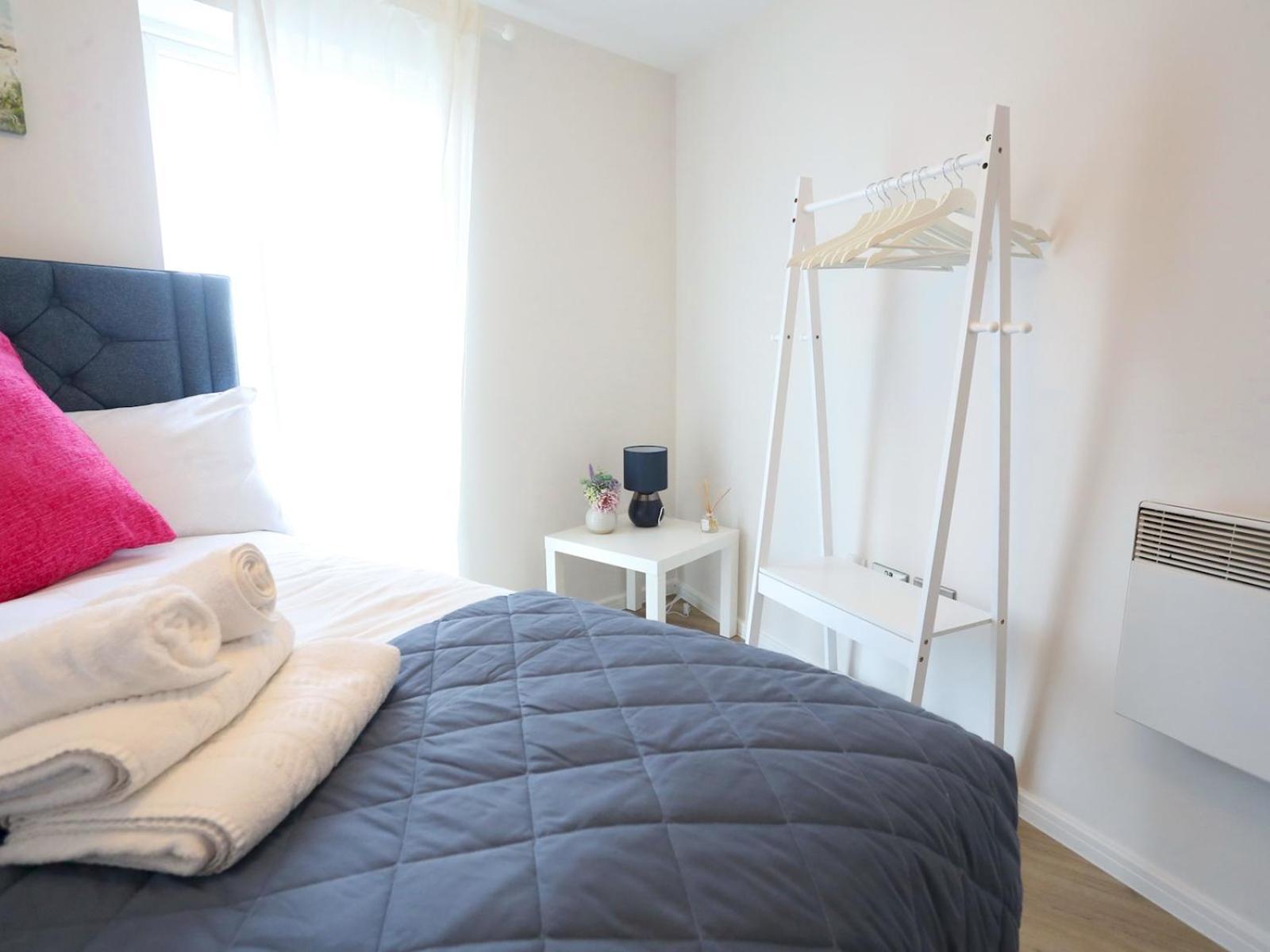 New Refurb Mins From Coop Man Park For Free Pass The Keys Apartment Manchester