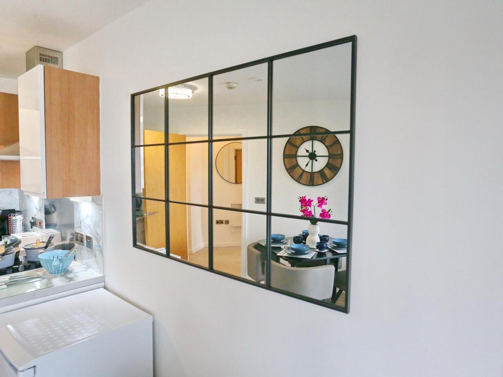 Apartment New Refurb Mins From Coop Man Park For Free Pass The Keys