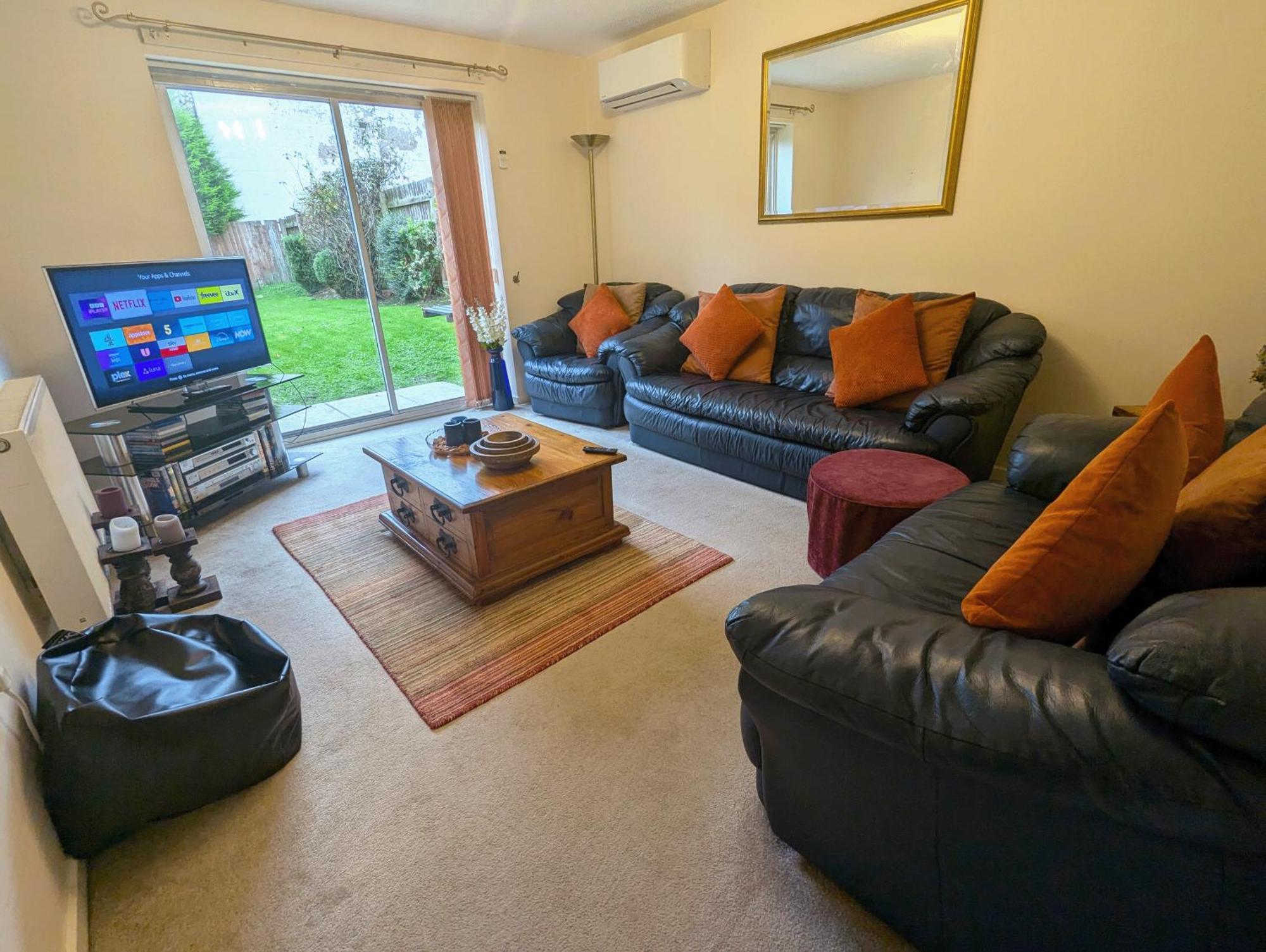 Spacious 4 Bed Riverside Holiday home *