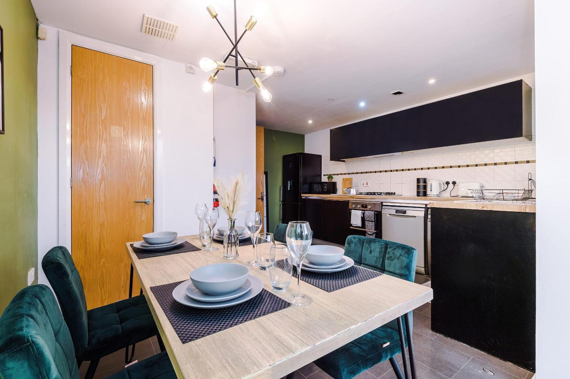 Rest&recharge At A Spacious Townhouse By The Etihad Manchester
