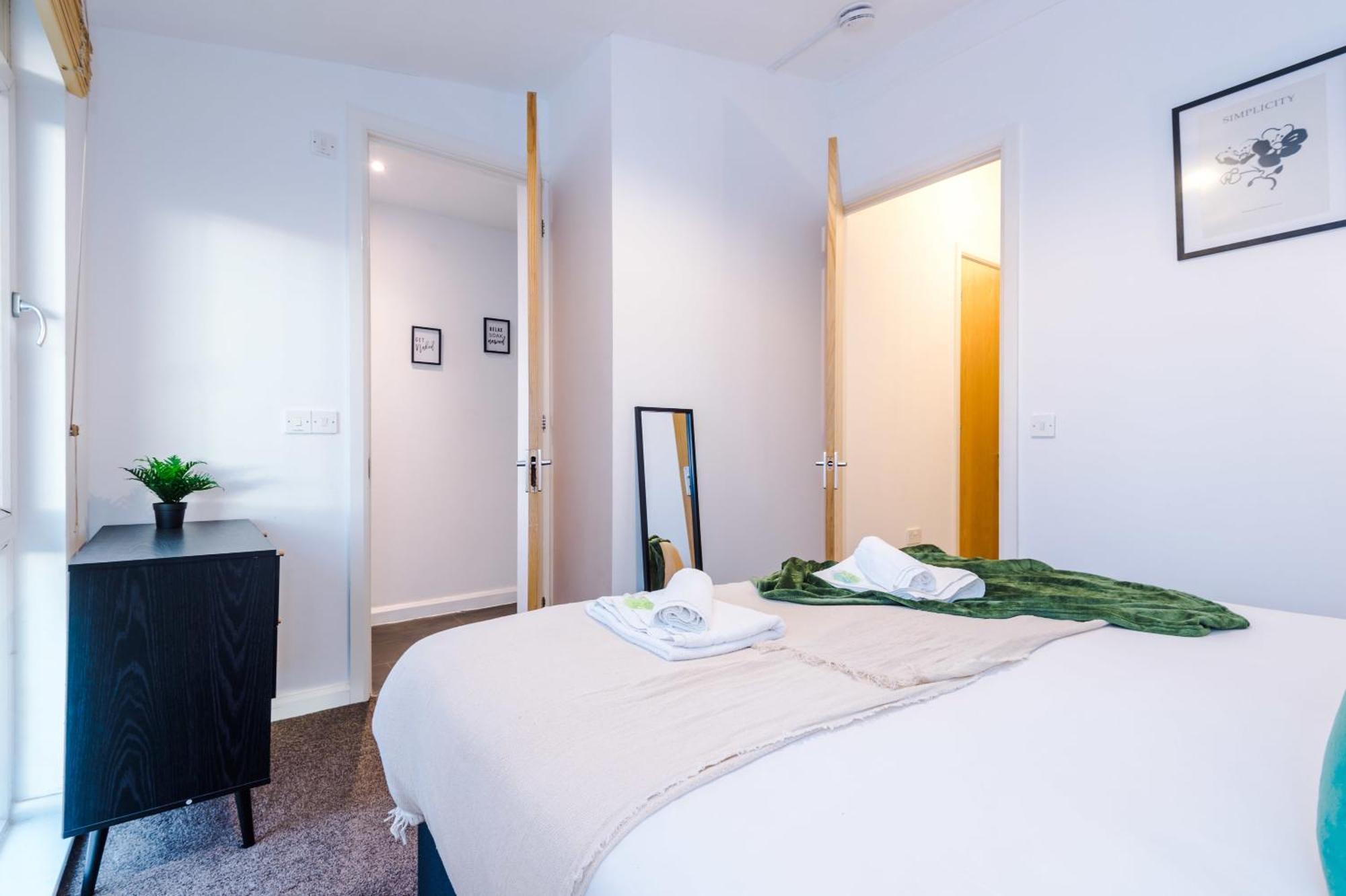 Rest&recharge At A Spacious Townhouse By The Etihad Holiday home Manchester