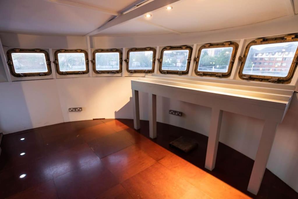 Botel Stunning 130ft Classic Yacht *