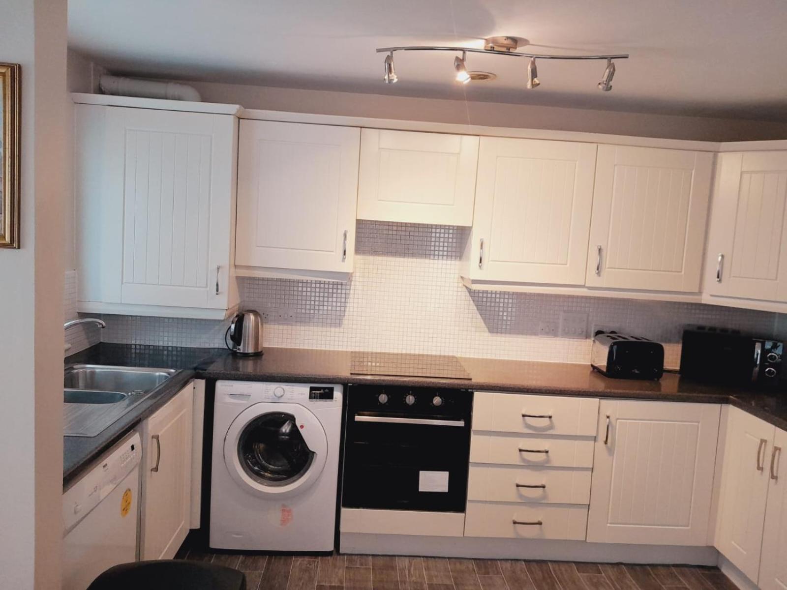 Modern 2 Bed, 2 Bath Near Etihad Stadium And Coop Live