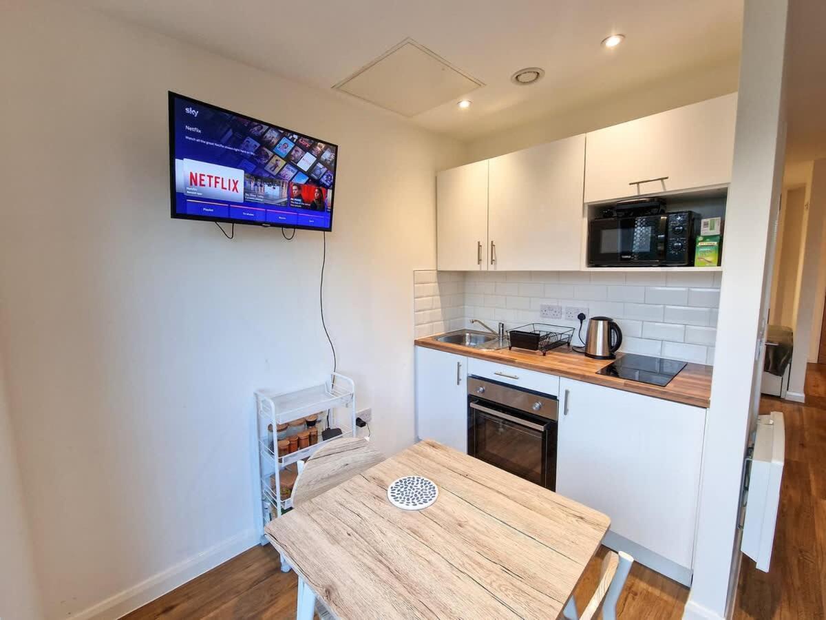 Lovely Salford Flat By Superhost Apartment