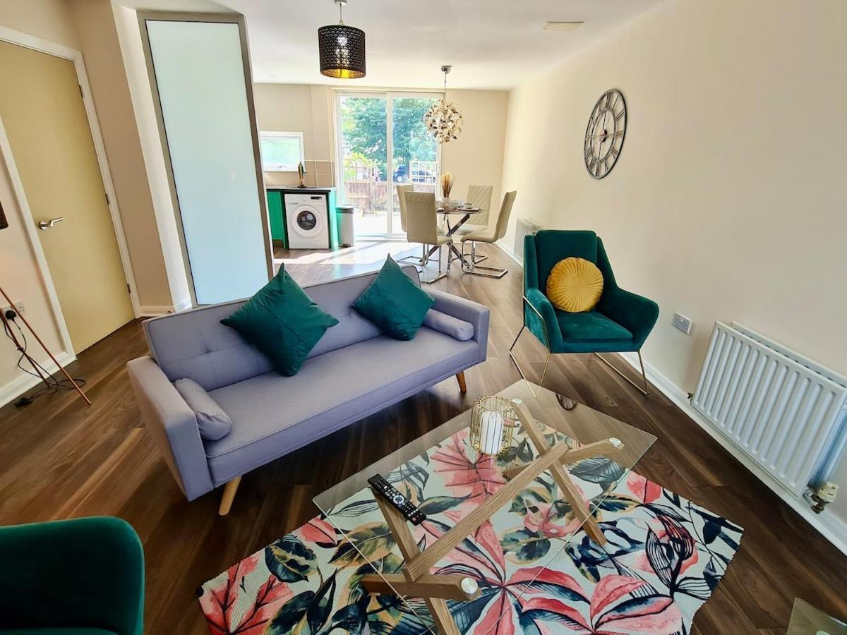 Luxury 3 Bedroom House Near Etihad Stadium And Coop Arena * Manchester