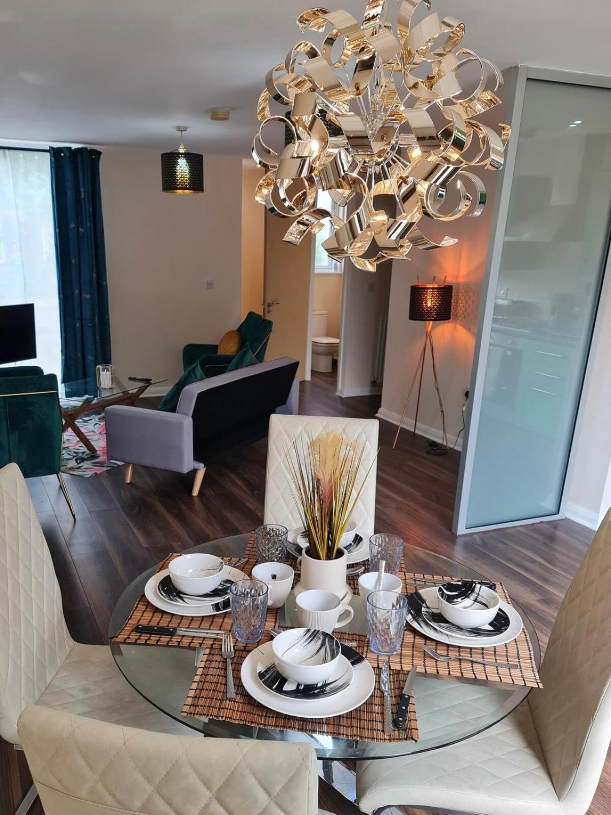 Apartment Luxury 3 Bedroom House Near Etihad Stadium And Coop Arena