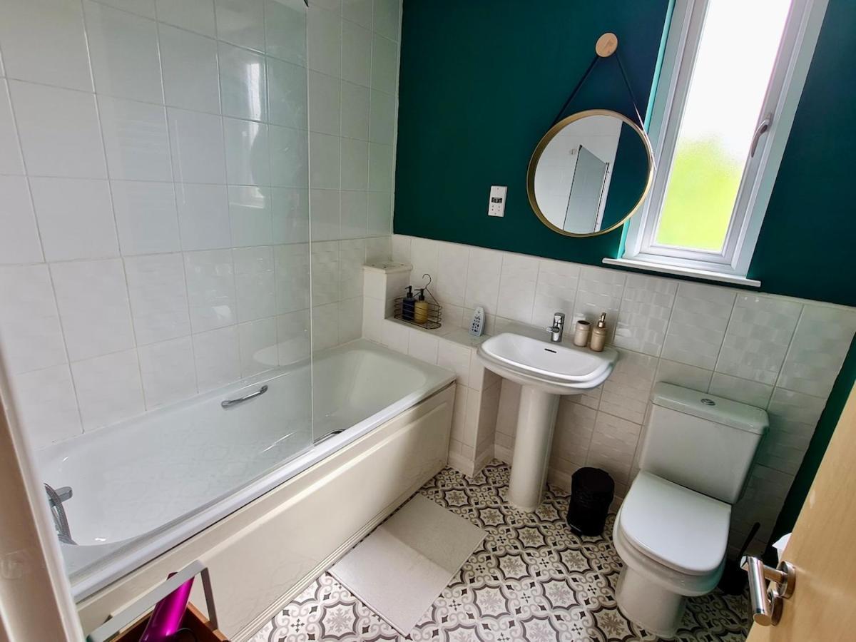 Luxury 3 Bedroom House Near Etihad Stadium And Coop Arena Apartment Manchester