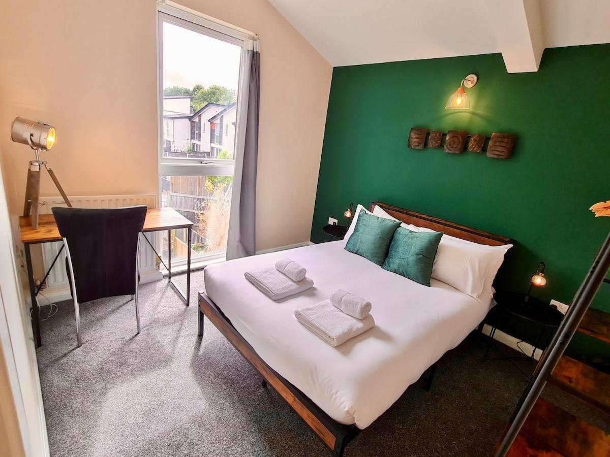 Luxury 3 Bedroom House Near Etihad Stadium And Coop Arena * Manchester