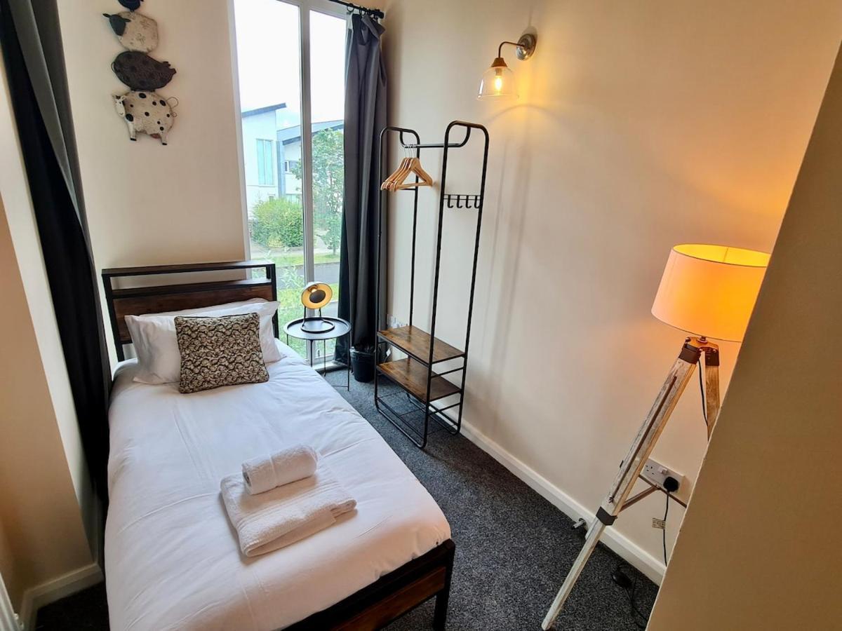 Apartment Luxury 3 Bedroom House Near Etihad Stadium And Coop Arena