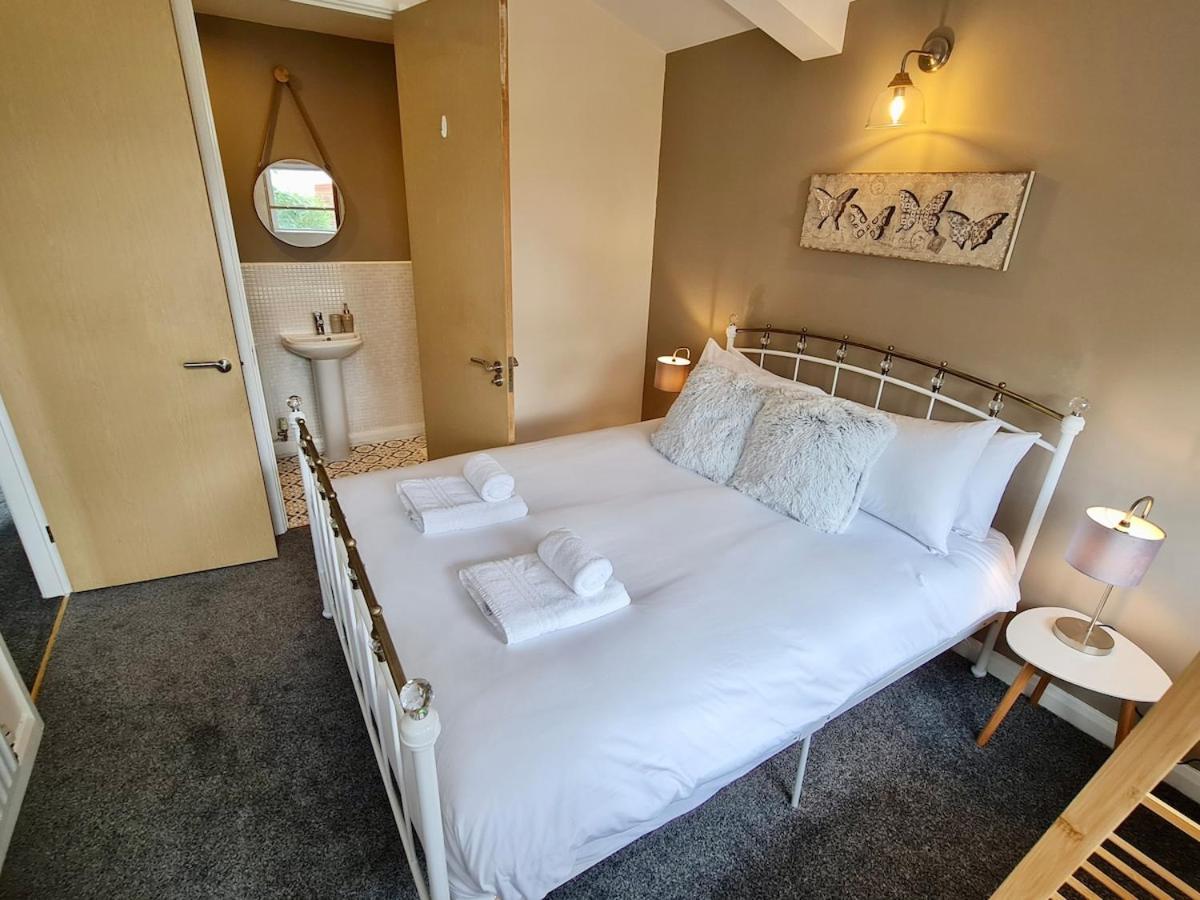 Luxury 3 Bedroom House Near Etihad Stadium And Coop Arena Apartment *