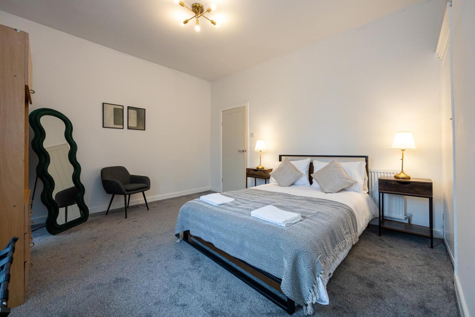 New Listing - Stunning 3 Bedroom Levenshulme Sleeps 7 * Manchester