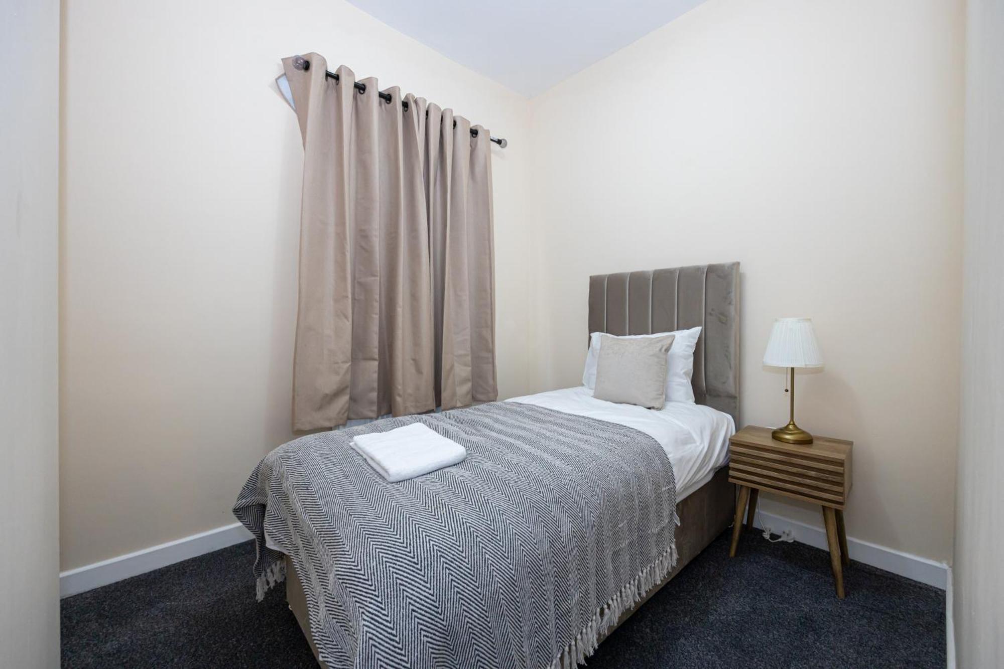 Holiday home New Listing - Stunning 3 Bedroom Levenshulme Sleeps 7 *