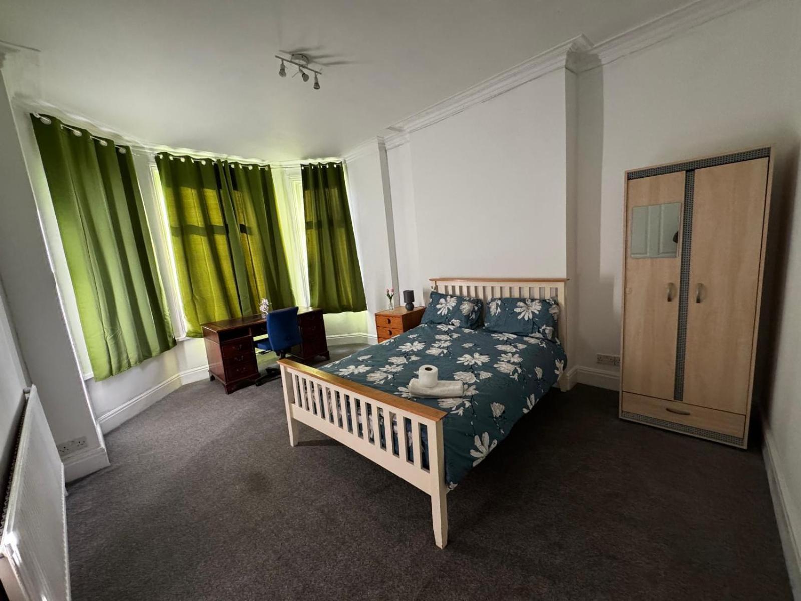 Double-bedroom In The Heart Of Salford Perfect For Short Guest house Manchester