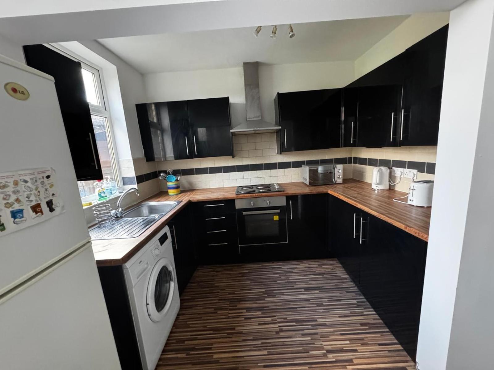 Guest house Double-bedroom In The Heart Of Salford Perfect For Short *