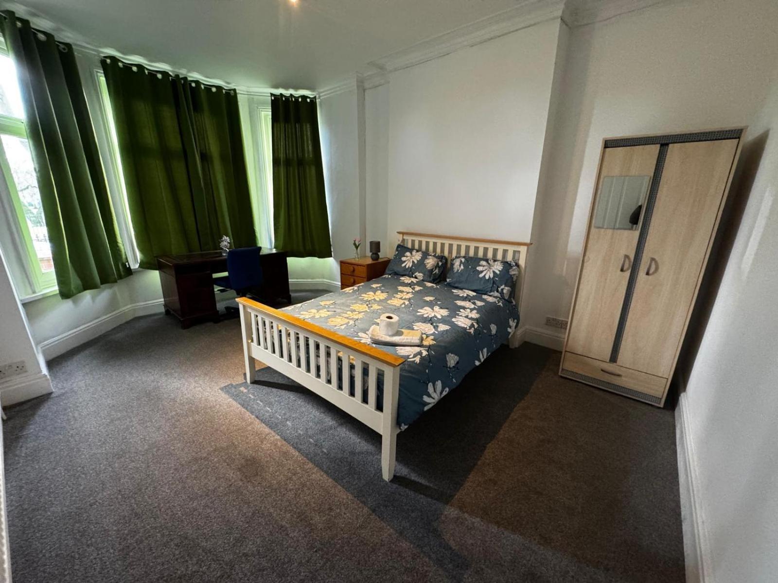Guest house Double-bedroom In The Heart Of Salford Perfect For Short Manchester
