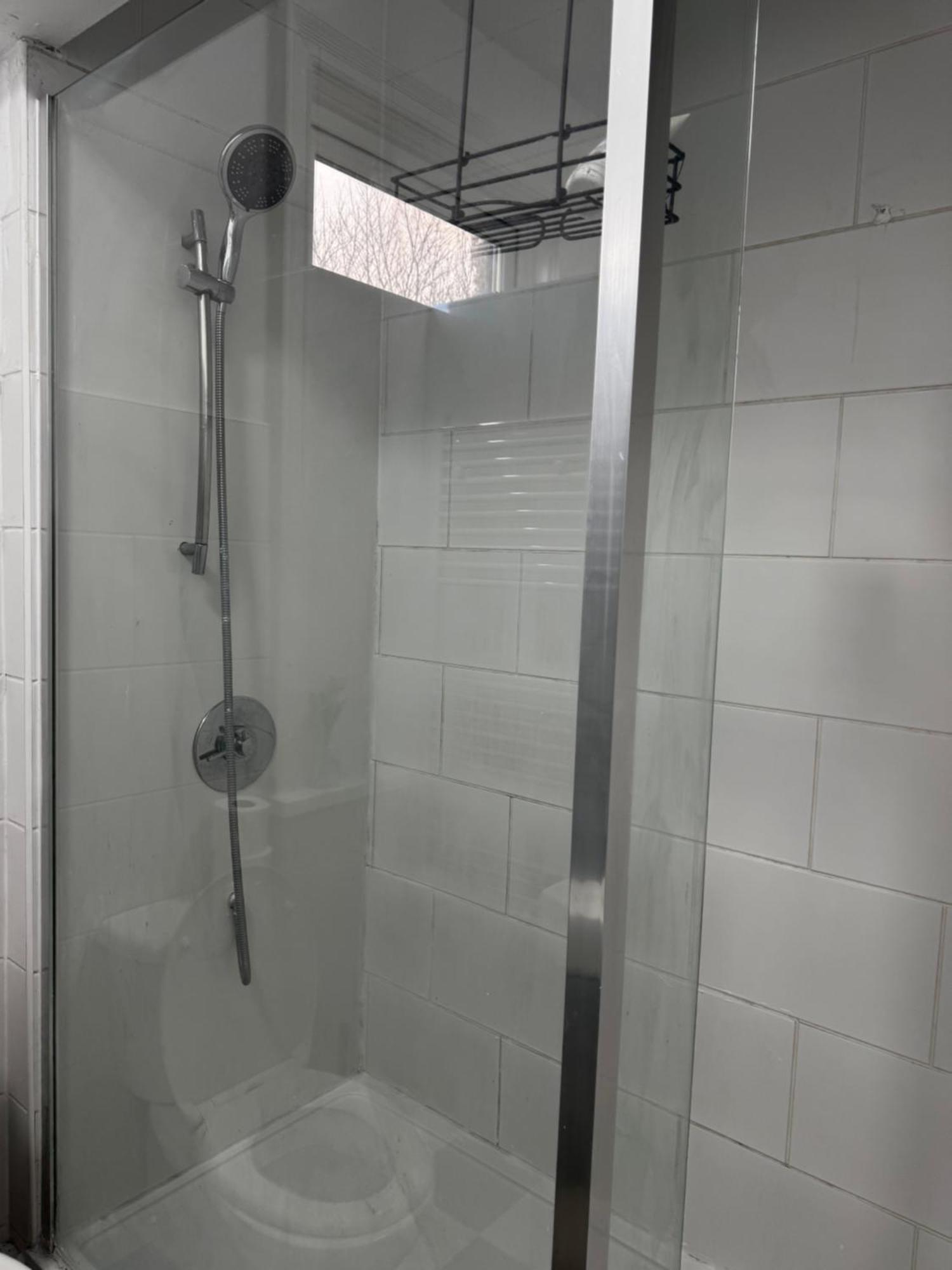 Double-bedroom In The Heart Of Salford Perfect For Short *