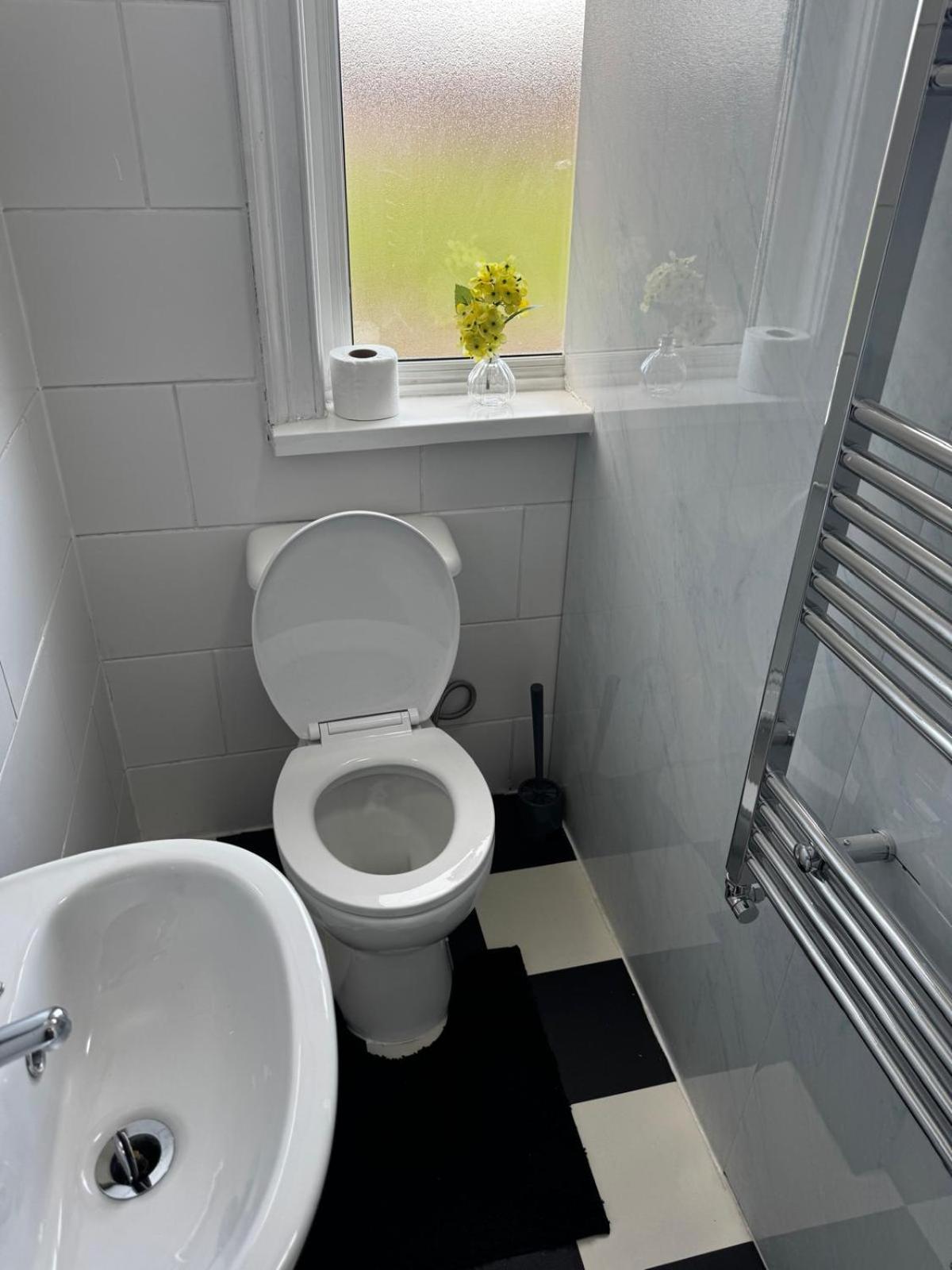Guest house Double-bedroom In The Heart Of Salford Perfect For Short *