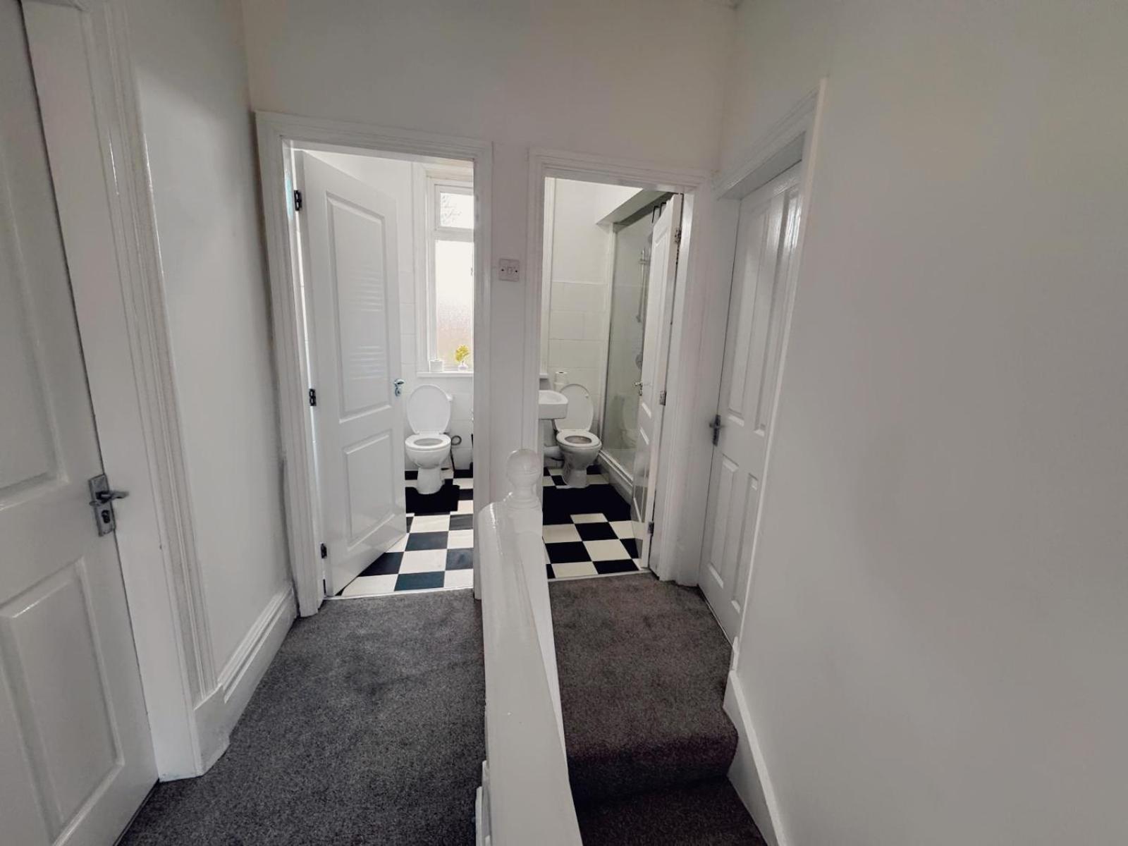 Double-bedroom In The Heart Of Salford Perfect For Short *