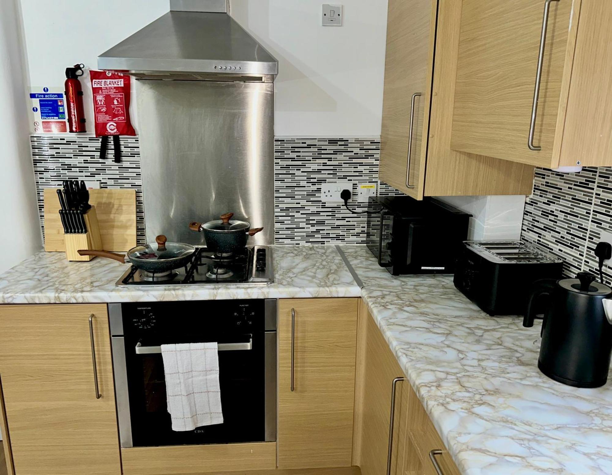 Stylish Old Trafford 2br Apartment, Free Parking, Near Stadium & Centre * Manchester