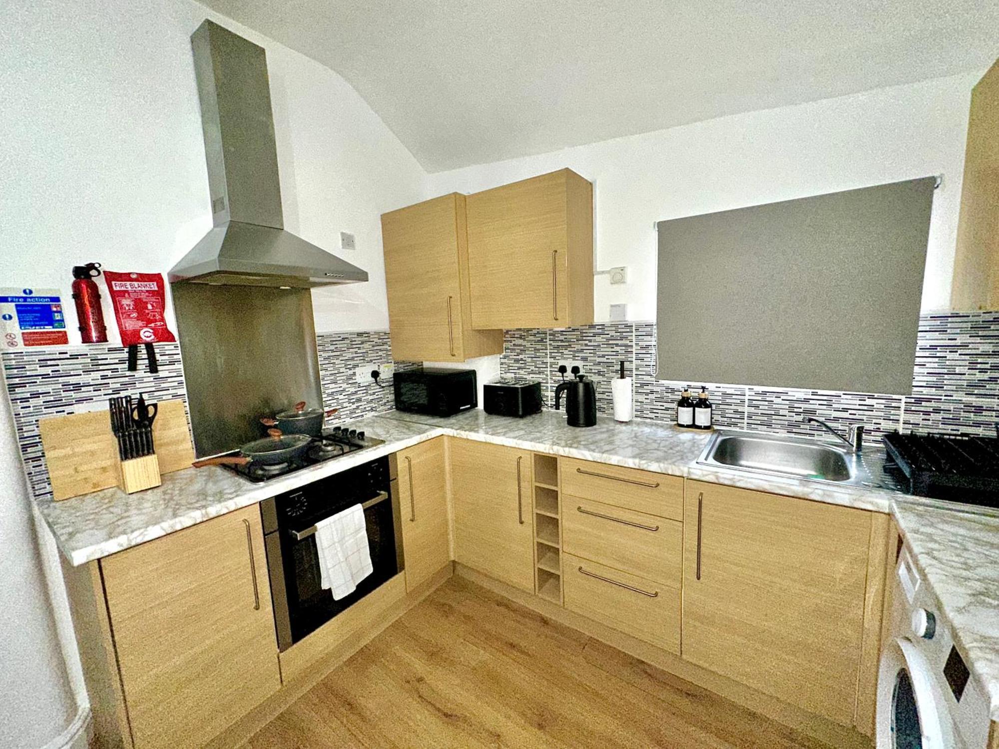 Stylish Old Trafford 2br Apartment, Free Parking, Near Stadium & Centre * Manchester