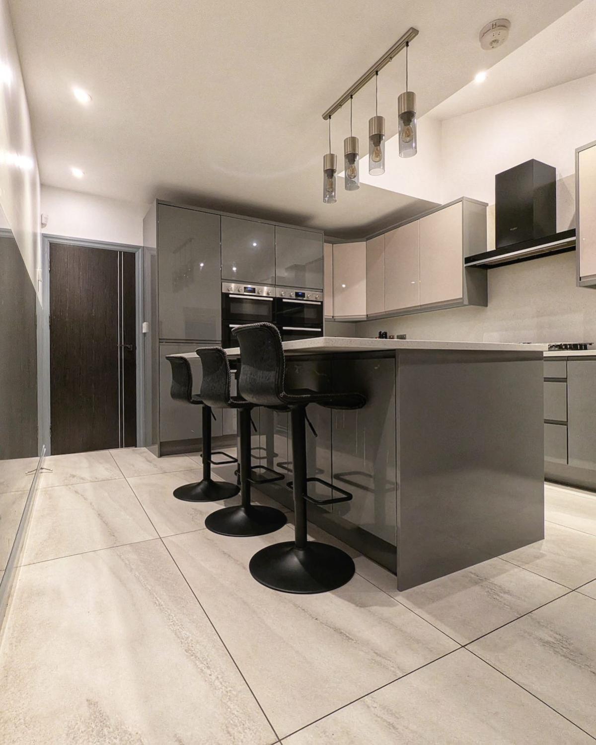 Holiday home Beautiful 5 Bedroom Sleeps 12 People In Manchester