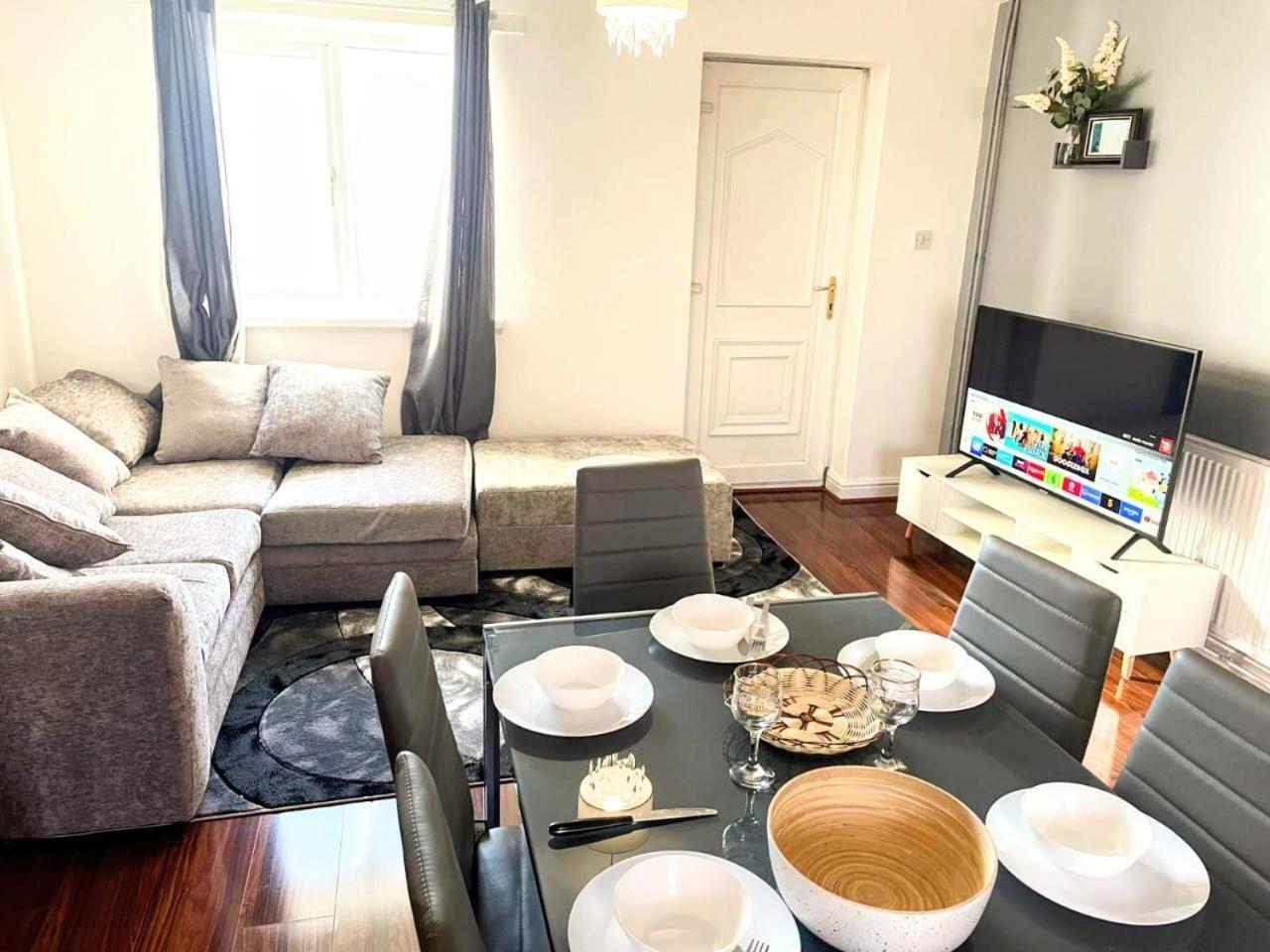 Lovely 5 Bedroom House In Centre With Free Parking! *