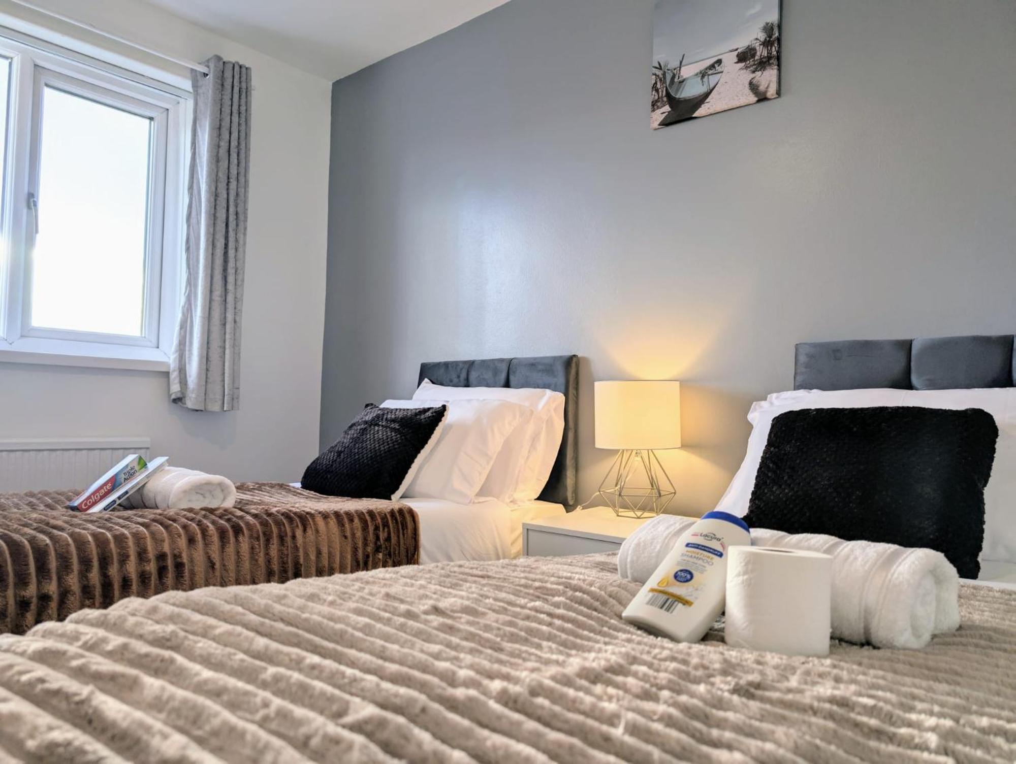 Holiday home Lovely 5 Bedroom House In Centre With Free Parking! *