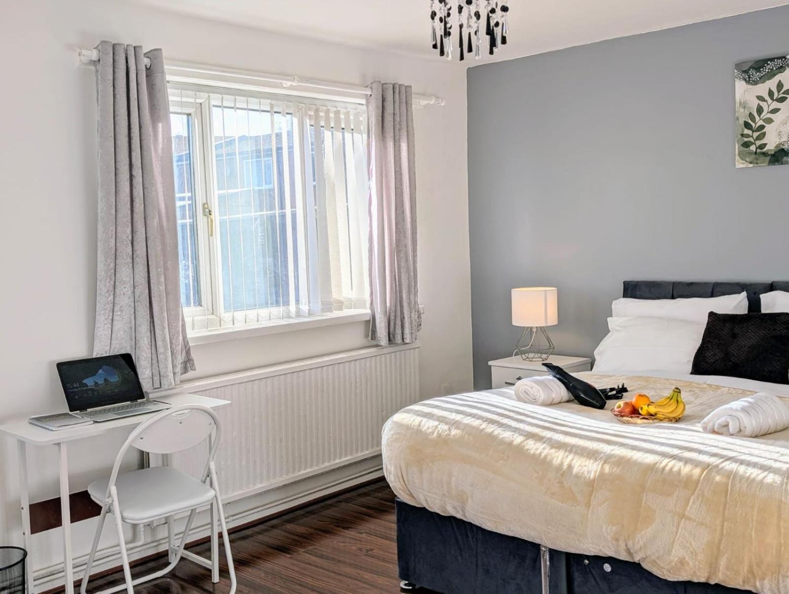 Lovely 5 Bedroom House In Centre With Free Parking!