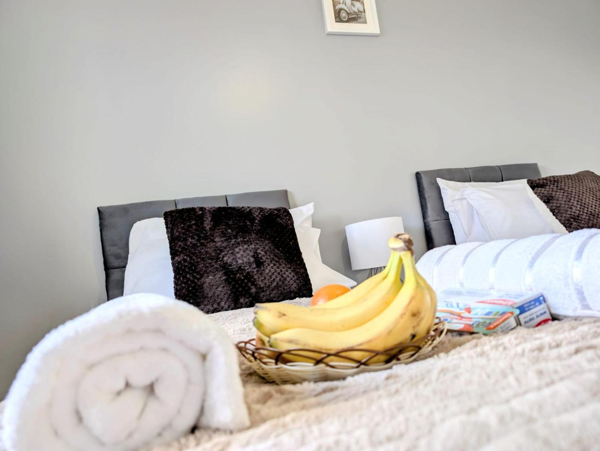Lovely 5 Bedroom House In Centre With Free Parking!
