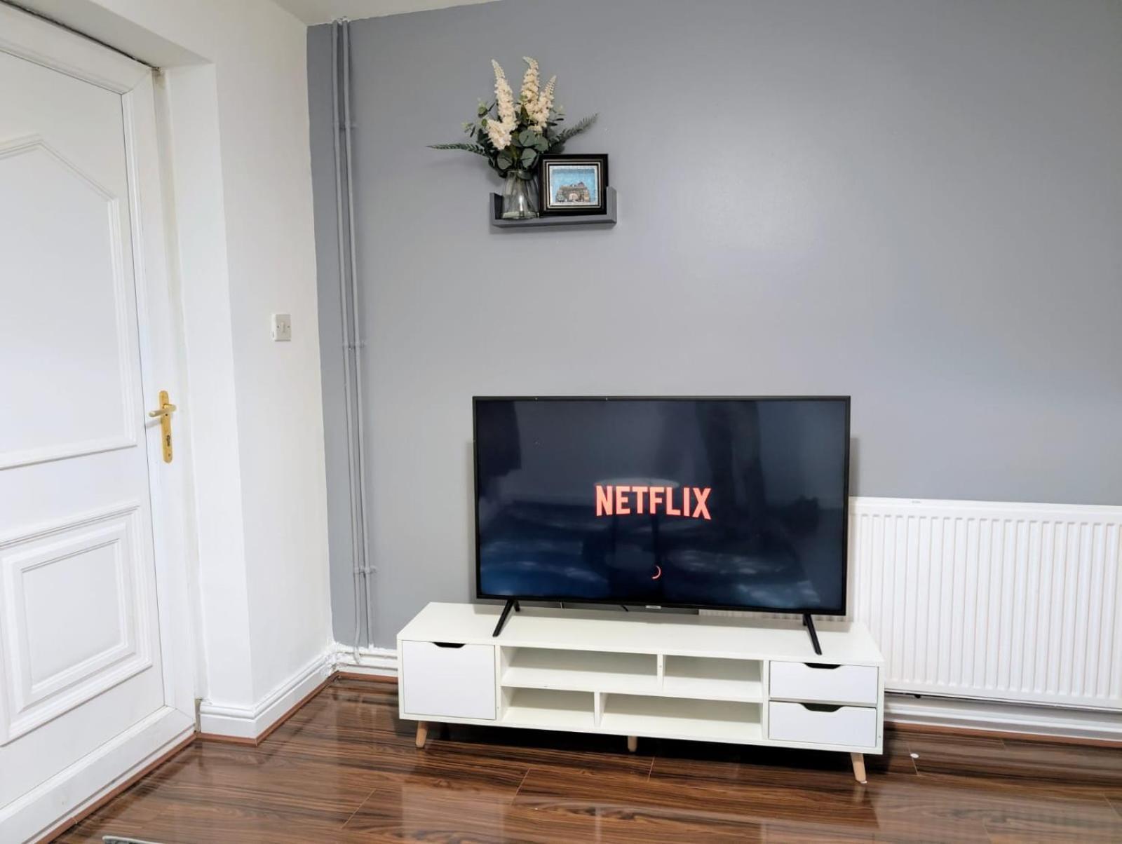 Lovely 5 Bedroom House In Centre With Free Parking! *