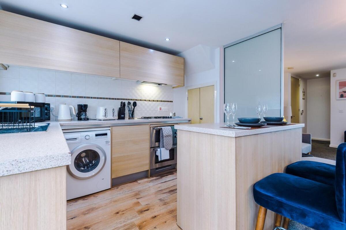 Three Bedroom House By Brookland Serviced Short Lets Leeds With Free Wifi