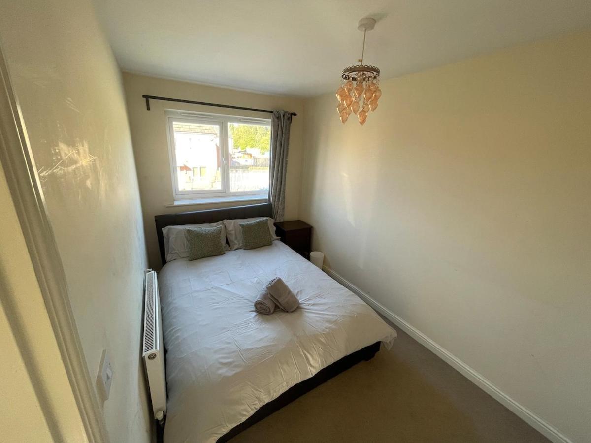 Large 3-bed House Near Etihad & Coop Live Apartment *