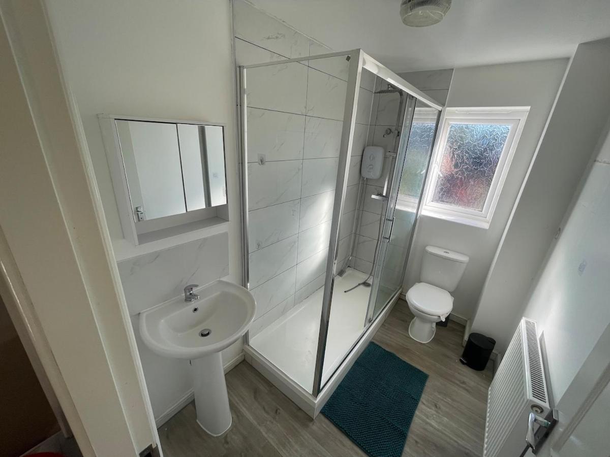 Apartment Large 3-bed House Near Etihad & Coop Live Manchester