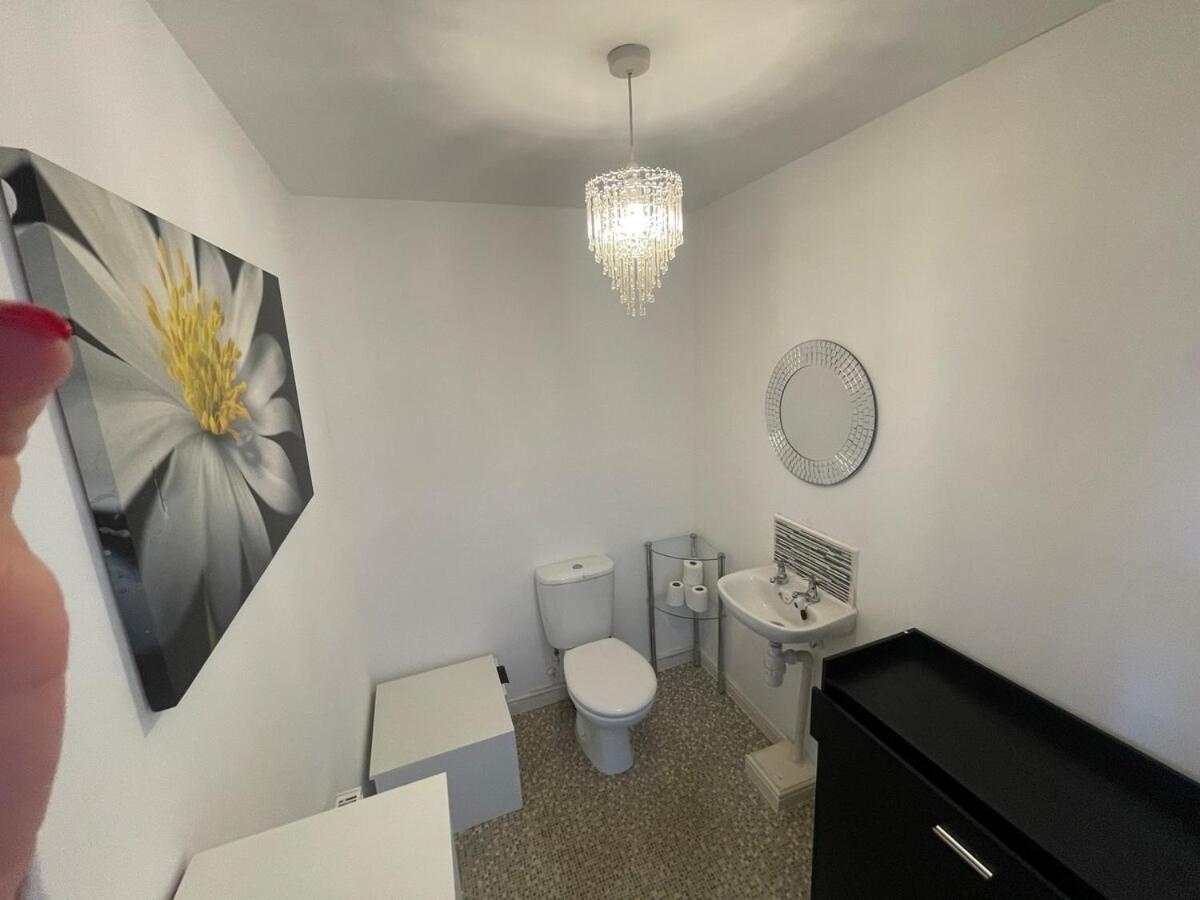 Large 3-bed House Near Etihad & Coop Live *