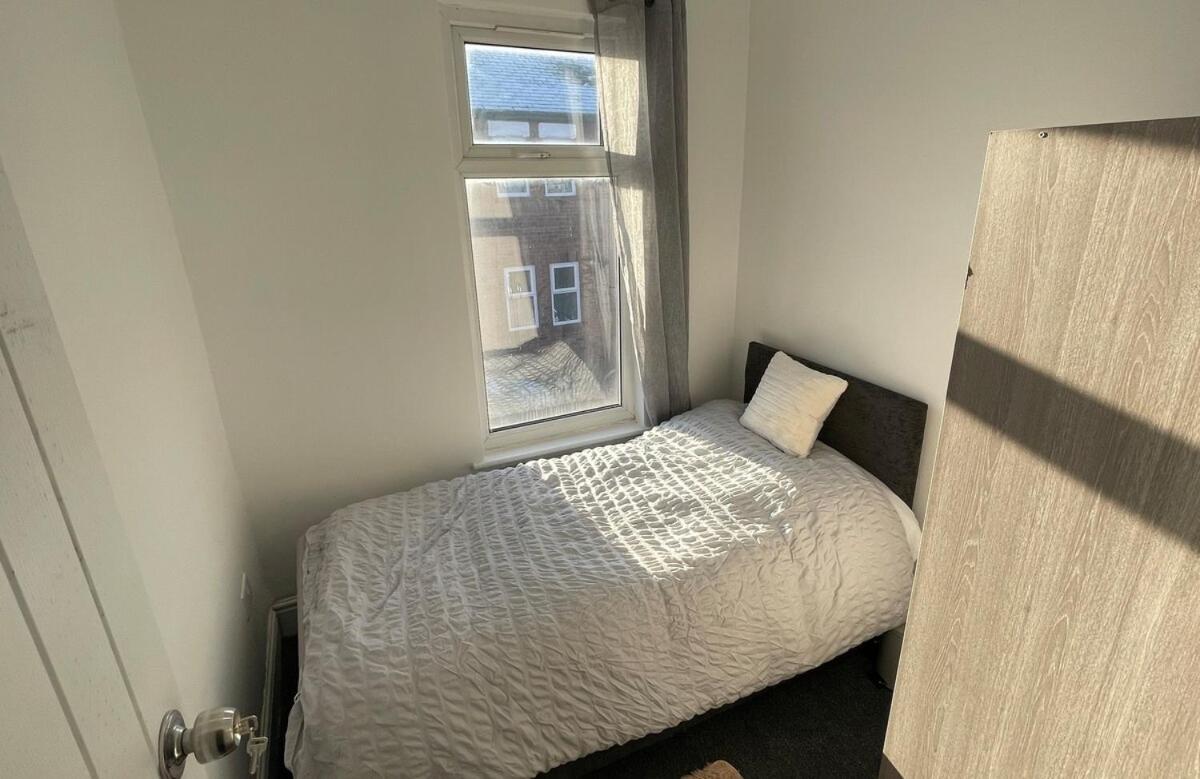 Large 3-bed House Near Etihad & Coop Live Manchester