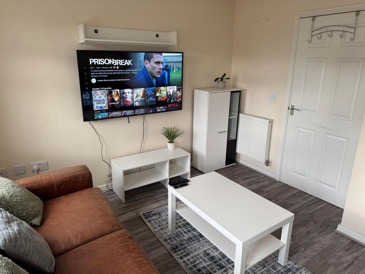 Large 3-bed House Near Etihad & Coop Live Apartment *