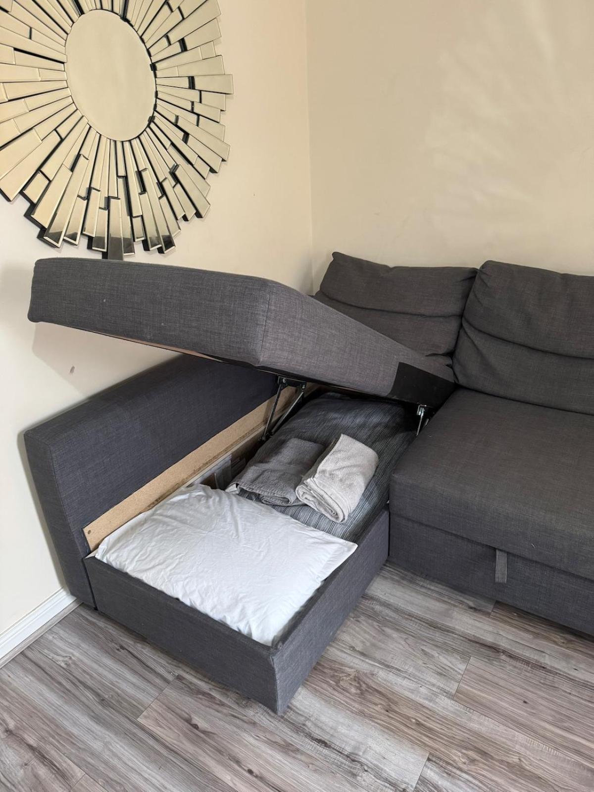 Large 3-bed House Near Etihad & Coop Live *