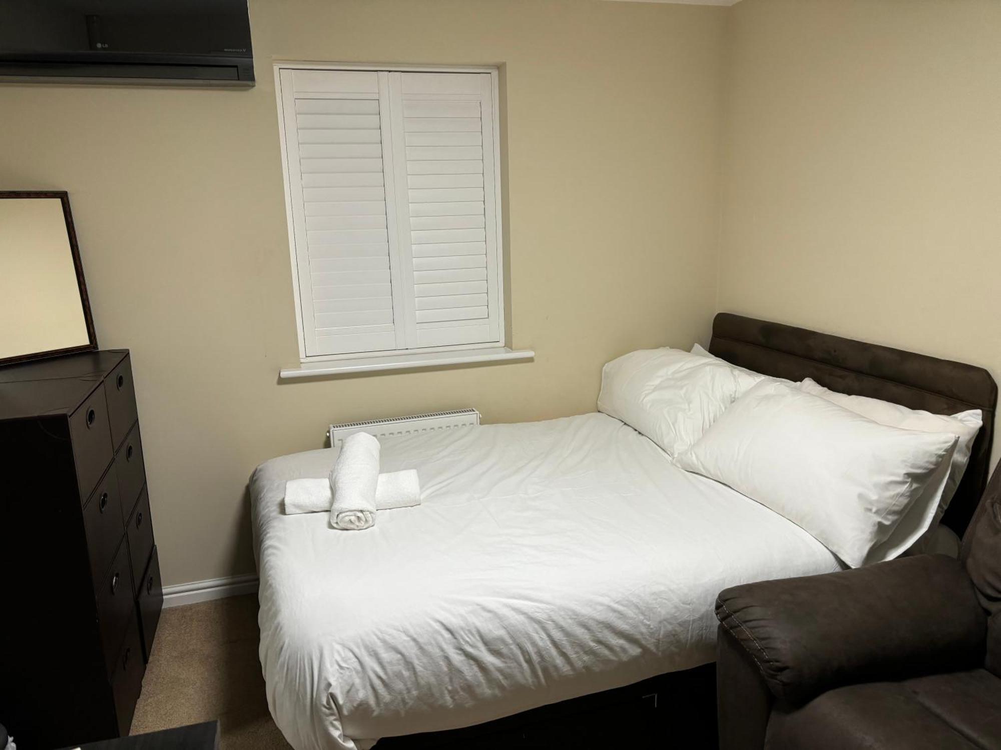 Affordable In A 4 Bedroom House *