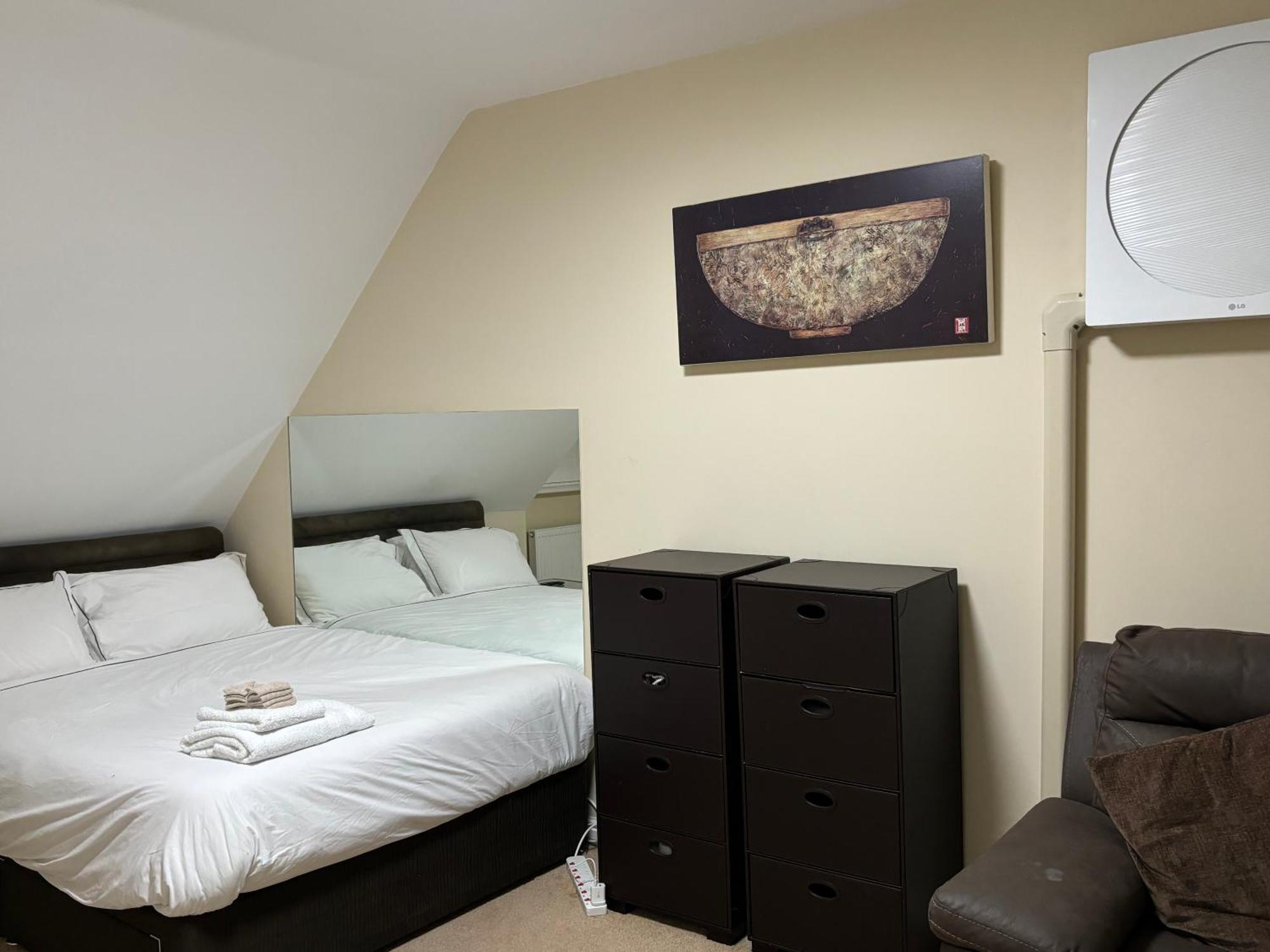 Apartment Affordable In A 4 Bedroom House *