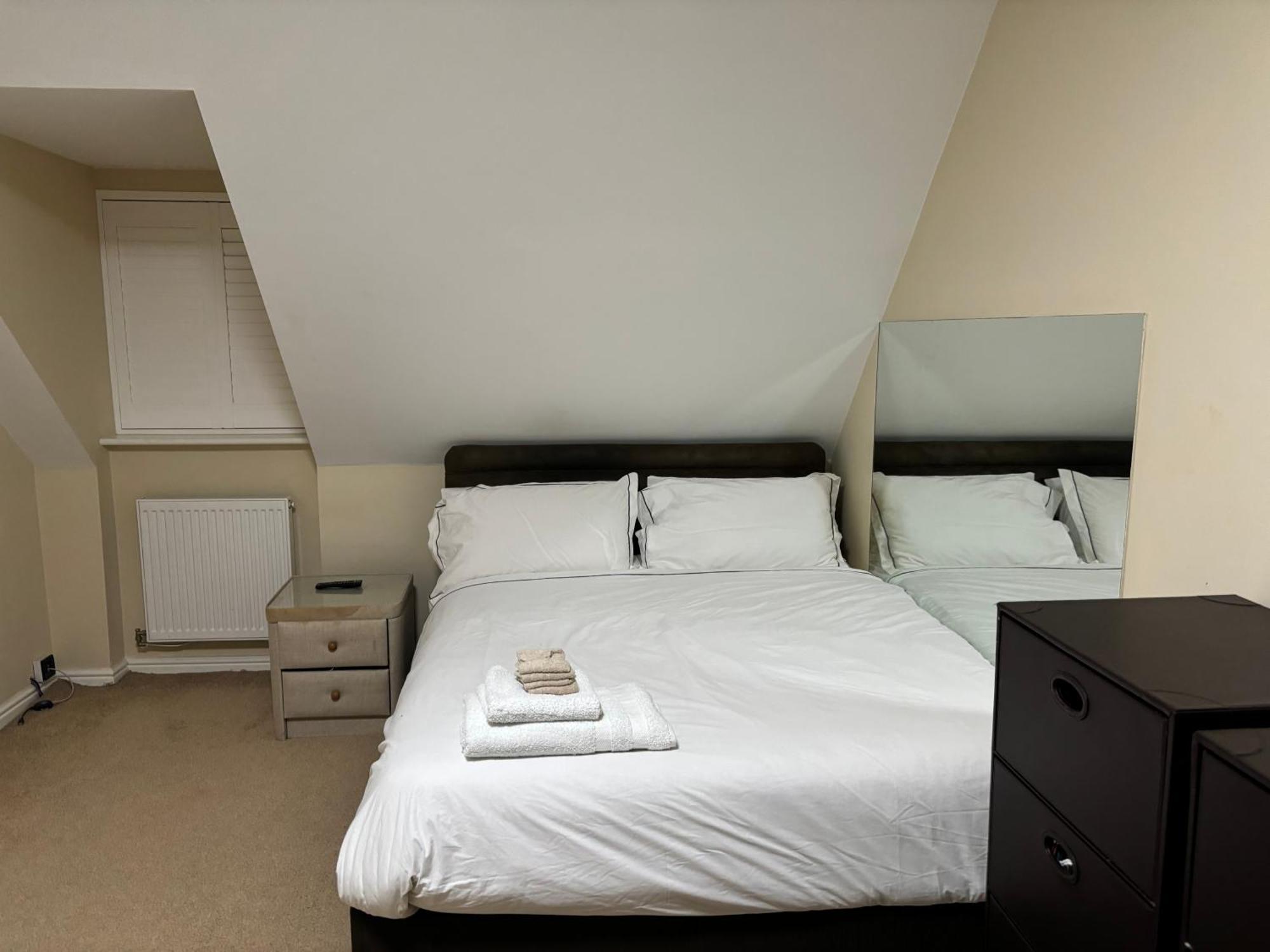 Apartment Affordable In A 4 Bedroom House Manchester