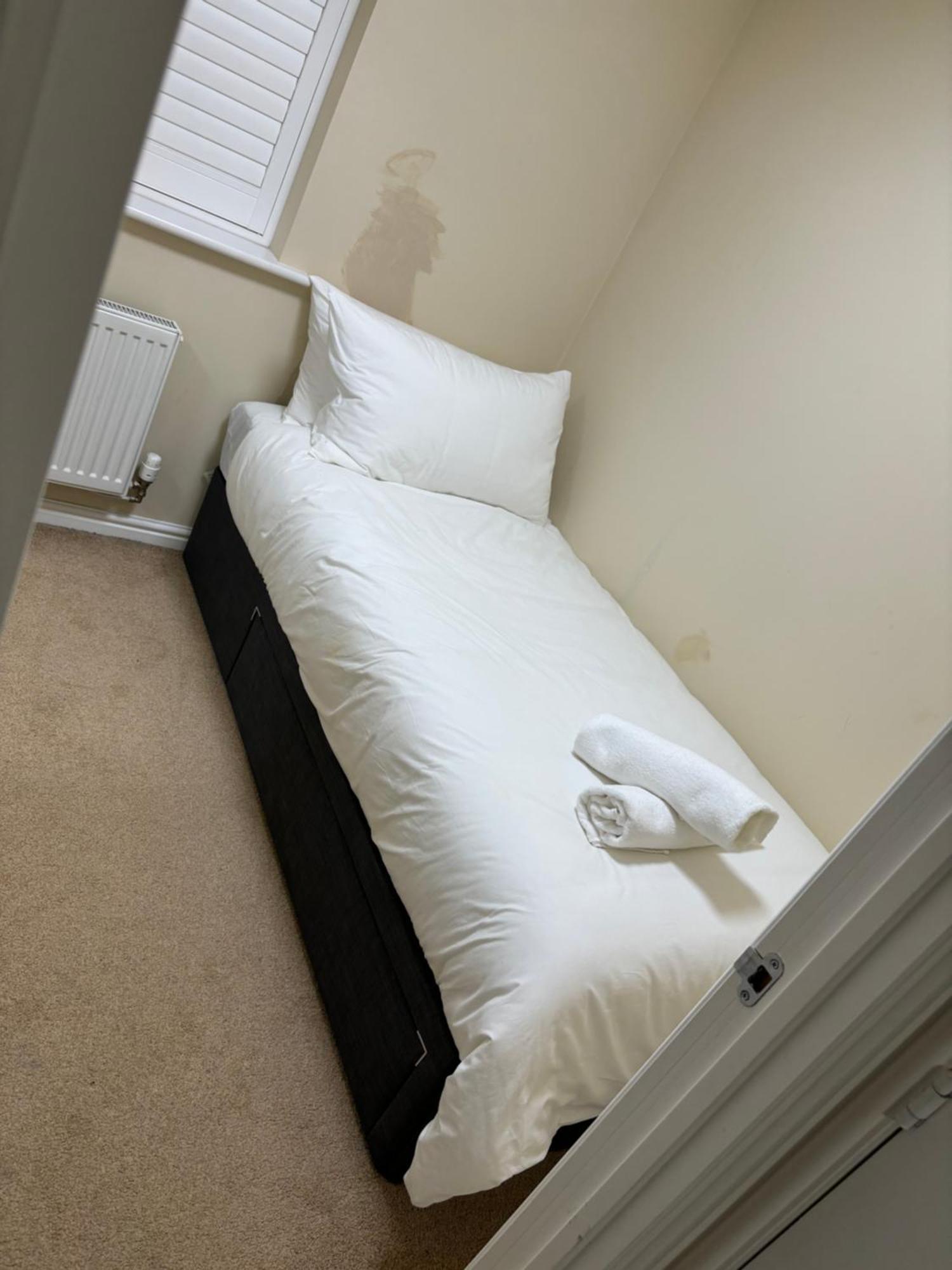 Apartment Affordable In A 4 Bedroom House