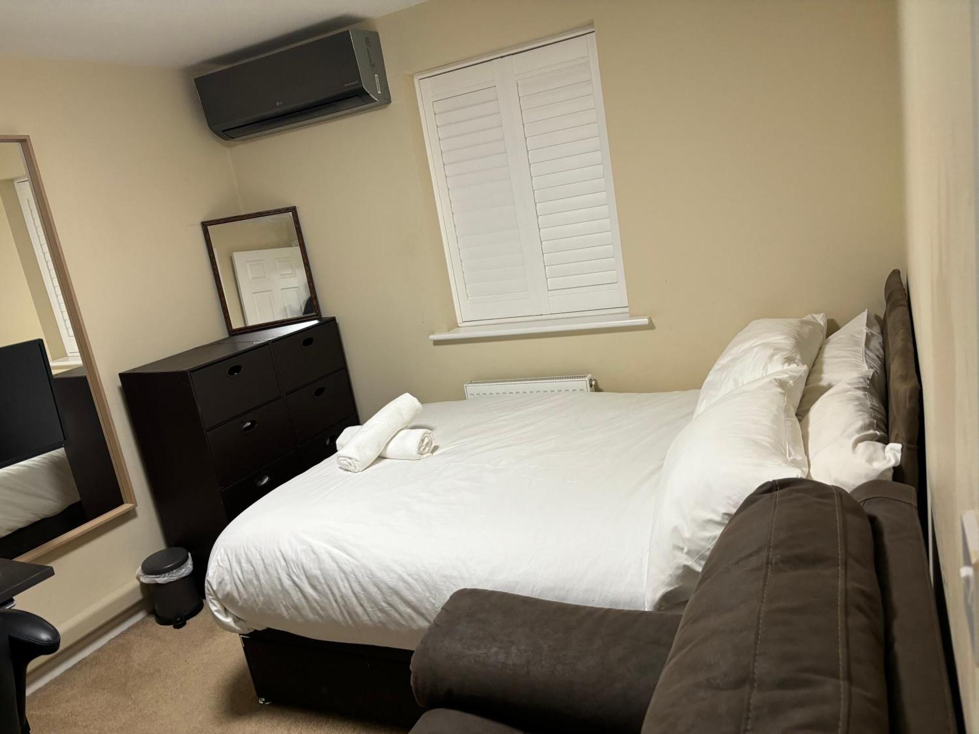 Apartment Affordable In A 4 Bedroom House *