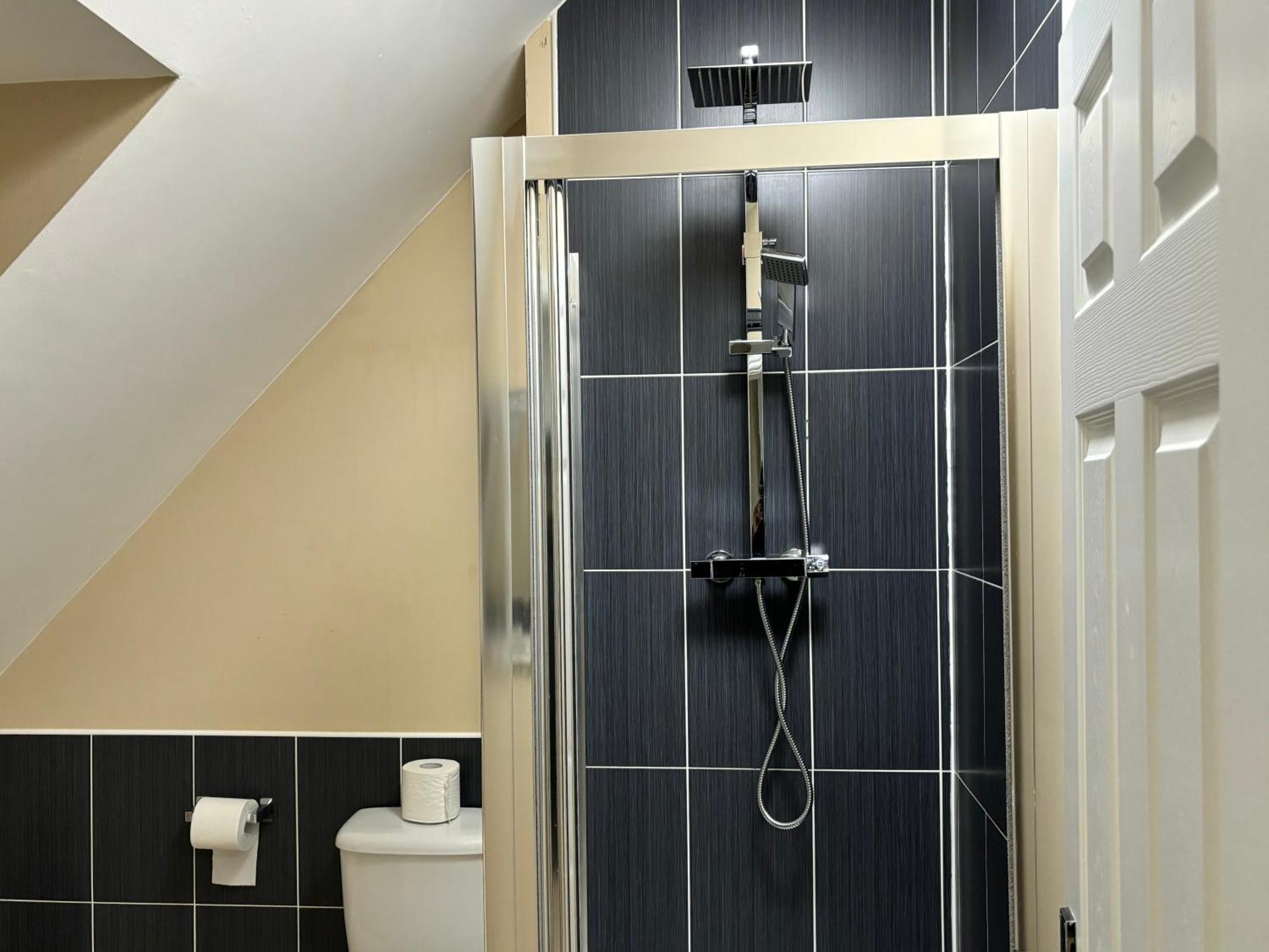 Affordable In A 4 Bedroom House Apartment Manchester