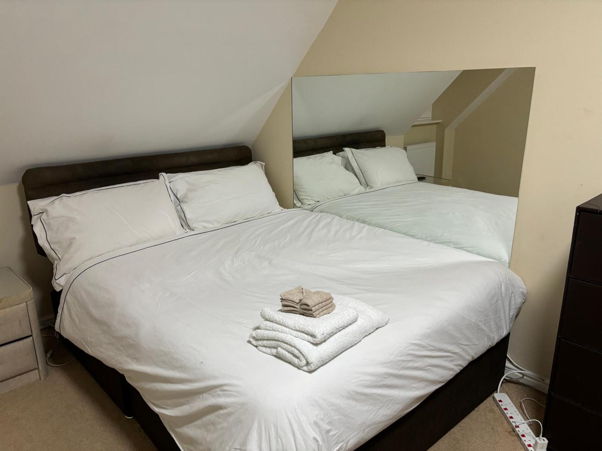 Apartment Affordable In A 4 Bedroom House Manchester