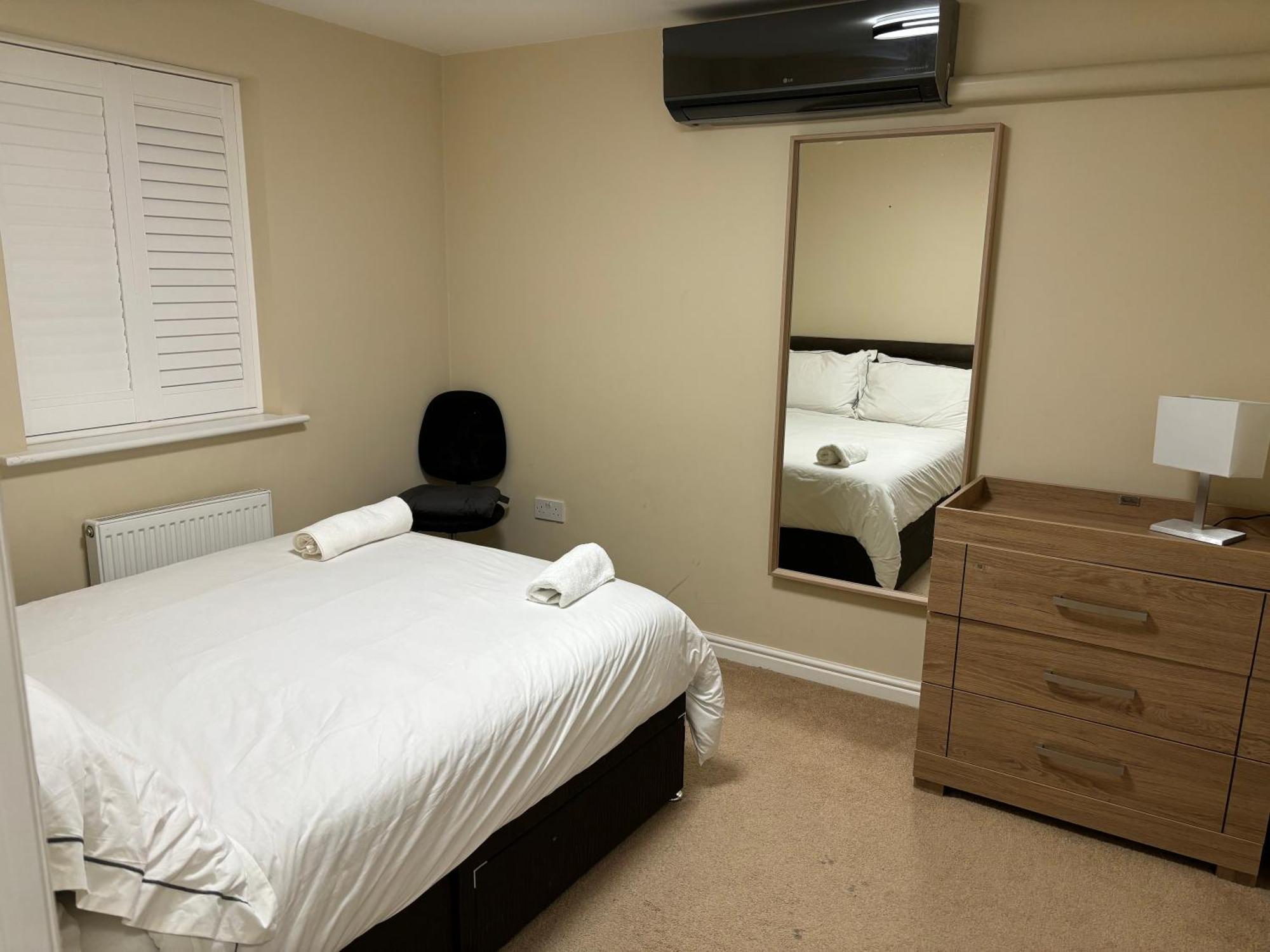 Apartment Affordable In A 4 Bedroom House *