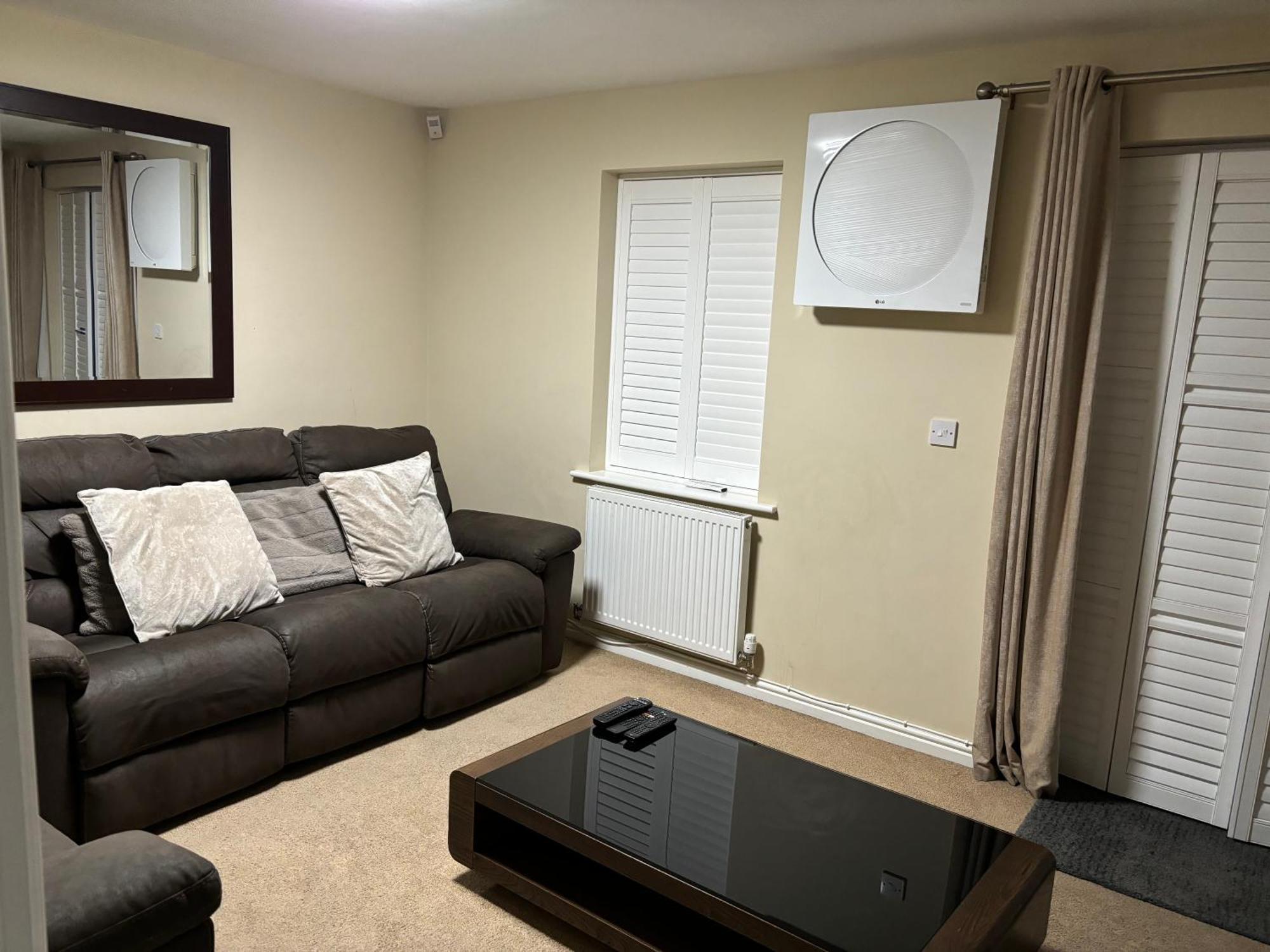 Affordable In A 4 Bedroom House Apartment *