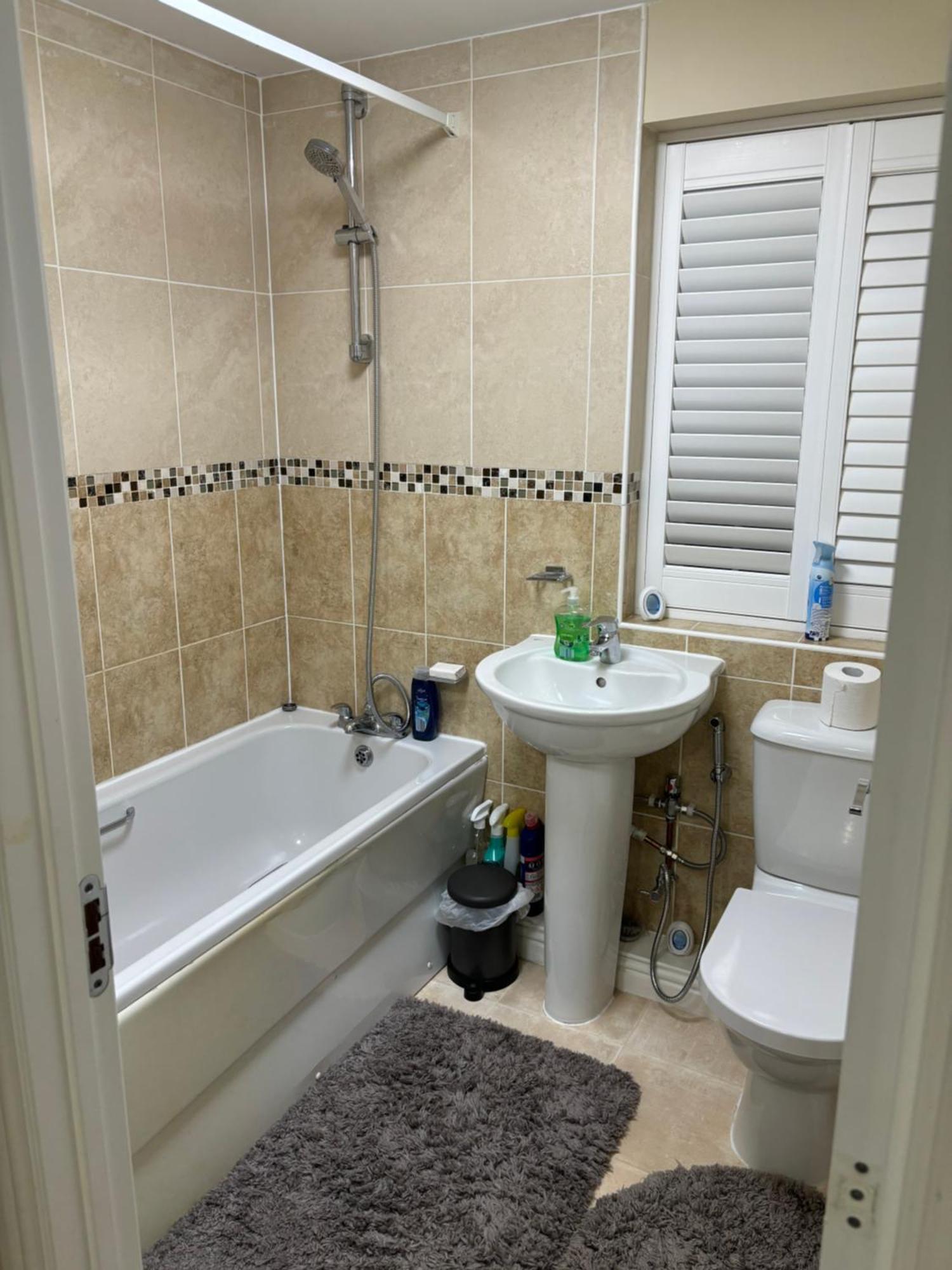 Affordable In A 4 Bedroom House *