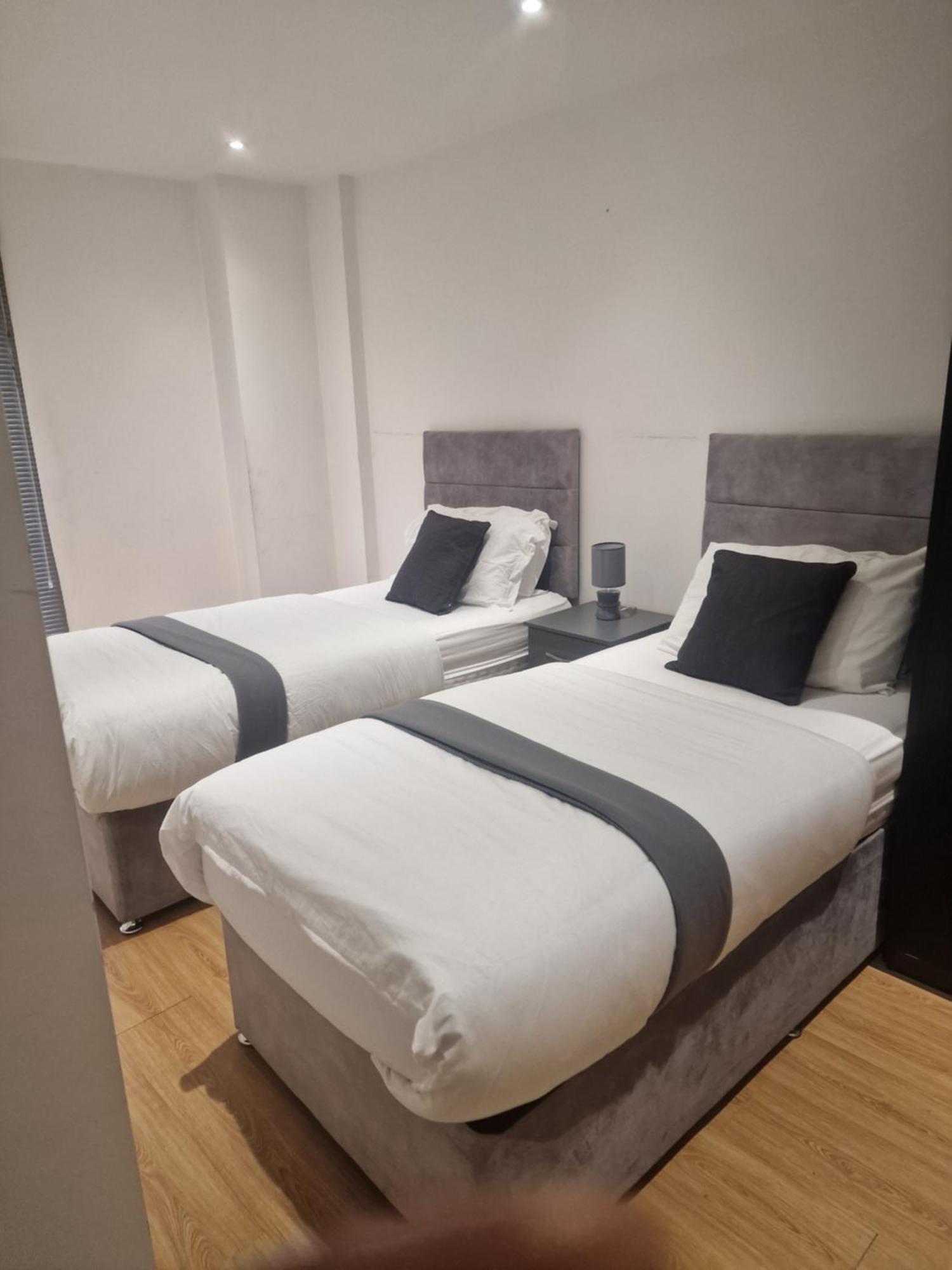Simply Exquisite * Manchester